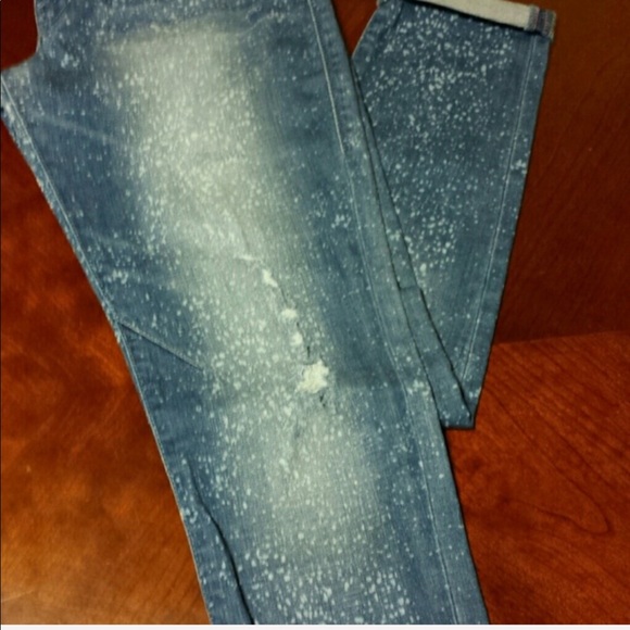 Rock & Republic Fun Boyfriend Jeans - Picture 6 of 12